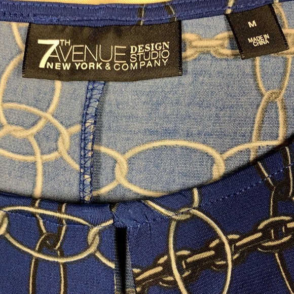 New York & Co blue/black/gray chain pattern top - Picture 5 of 8